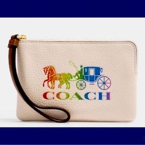 COACH RAINBOW HORSE AND CARRIAGE
WRISTLET POUCH NEW